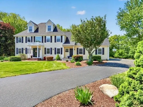 22 Nardone Cir, Abington, MA 02351