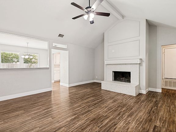 5th image of 1004 Oak Grove Ln