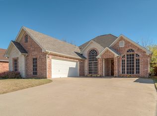 210 Linda St, Aubrey, TX 76227