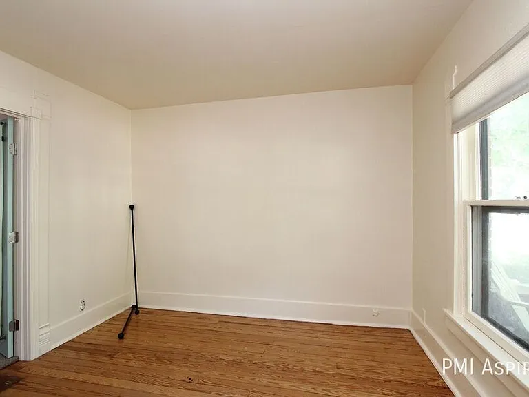 1722 Grove St — Photo 6