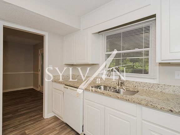 5th image of 1464 Bentley Ln SE