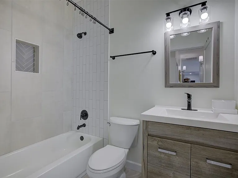 135 W 26th St — Photo 20