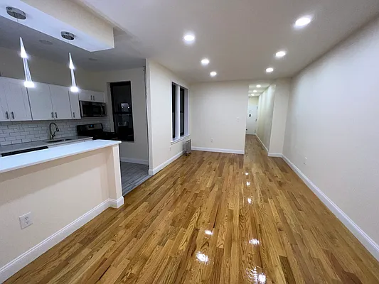 Rented by A&E Real Estate Management | media 9