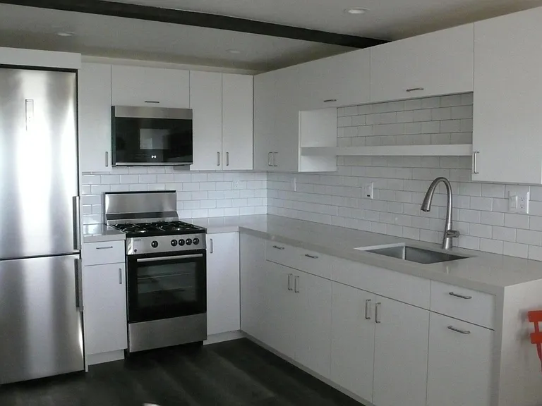 754 N Avenue 66 — Photo 5