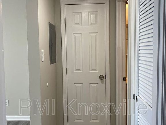 5th image of 123 Ingersoll Ave