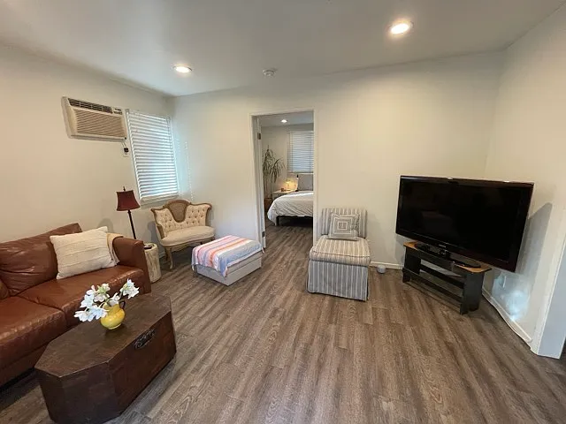 605B W Eucalyptus St #GUEST — Photo 2