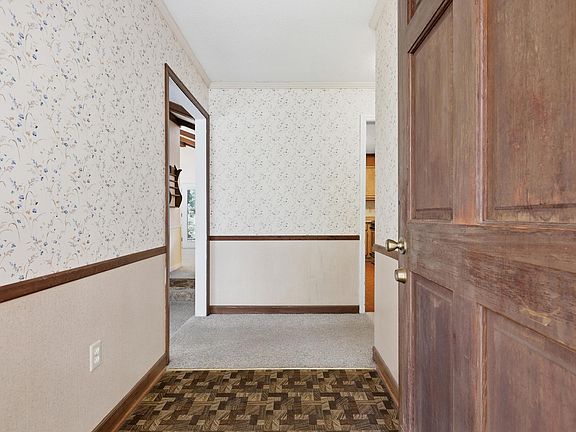 3rd image of 102 Harborough Rd
