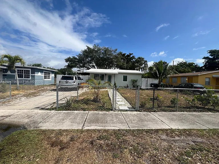 2561 NW 18th Ct — Photo 1