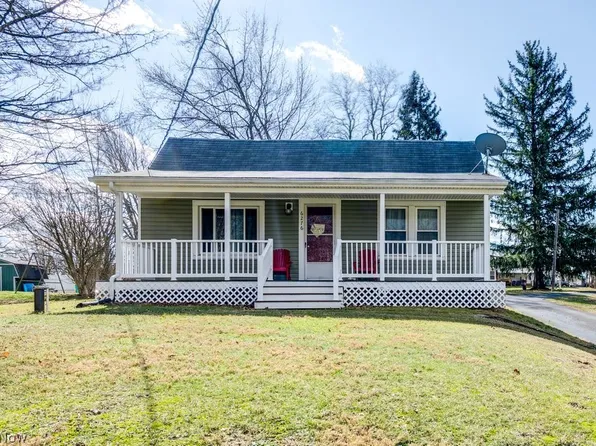 6276 Apple St, Louisville, OH 44641