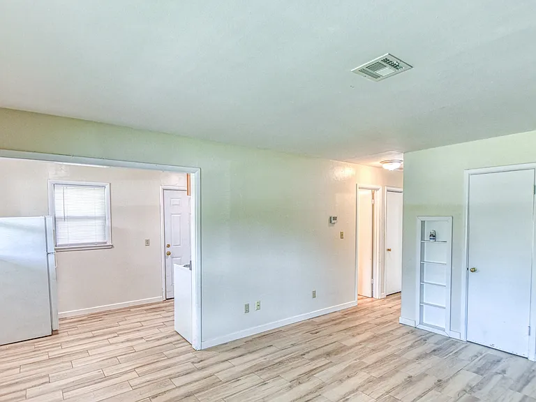 103 W Duffy St — Photo 5