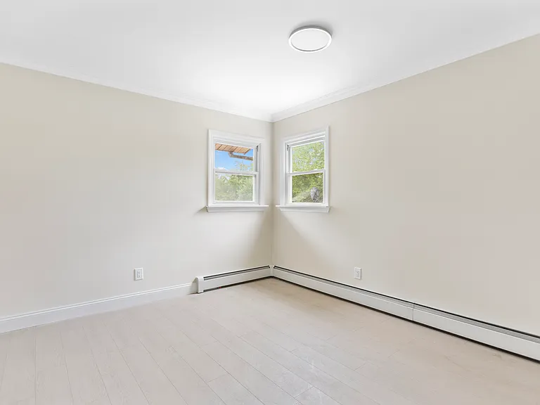 25 Adrienne Ln — Photo 17