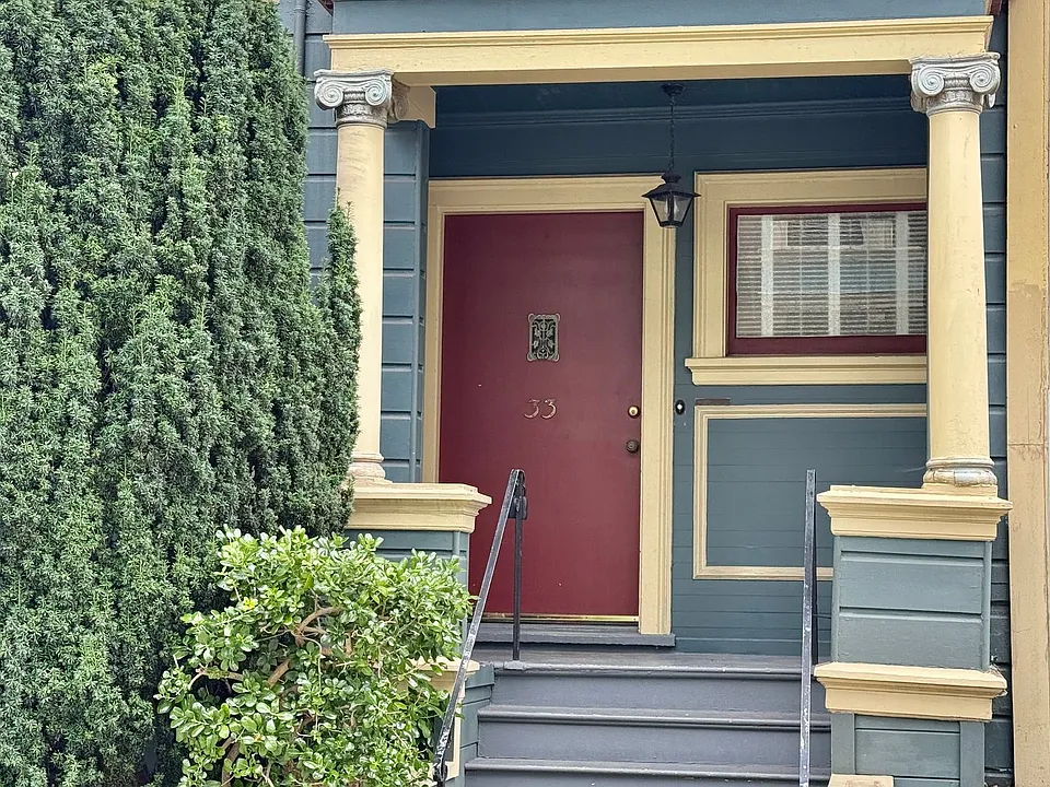 33 Lloyd St