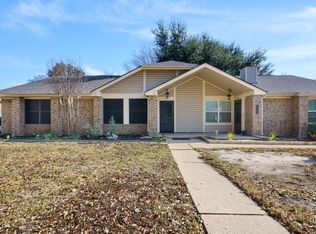 802 Blessing Creek Dr, Euless, TX 76039