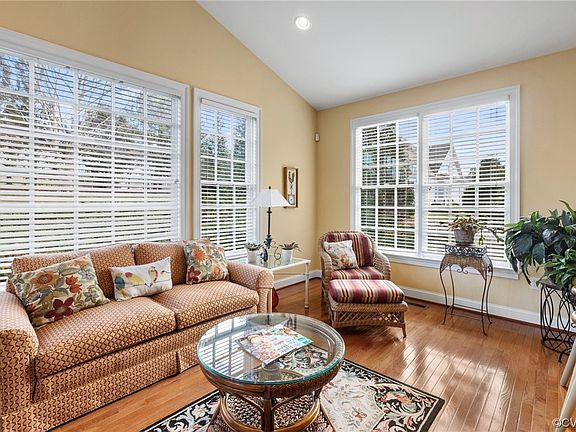 4th image of 880 Dogwood Dell Ln