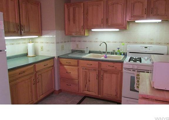 4th image of 69 Danielle Dr