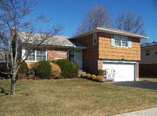 3745 Jules Ln, Wantagh, NY 11793