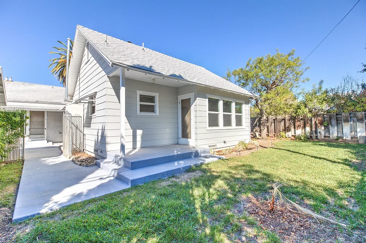 Building Photo - 1320 1/2 E Colton Ave
