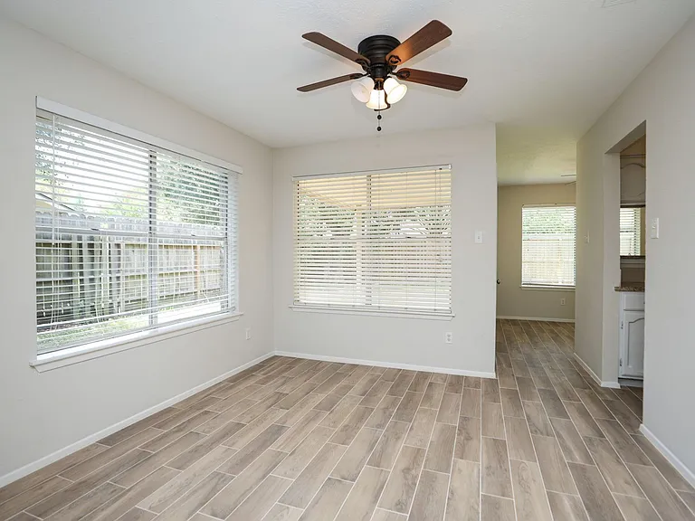 22318 Fincastle Dr — Photo 12