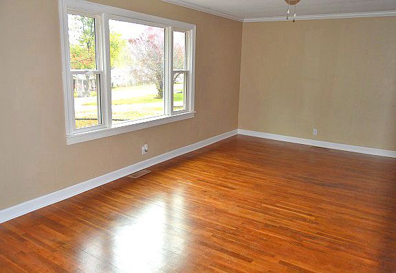 3rd image of 1038 Hickory Hills Dr