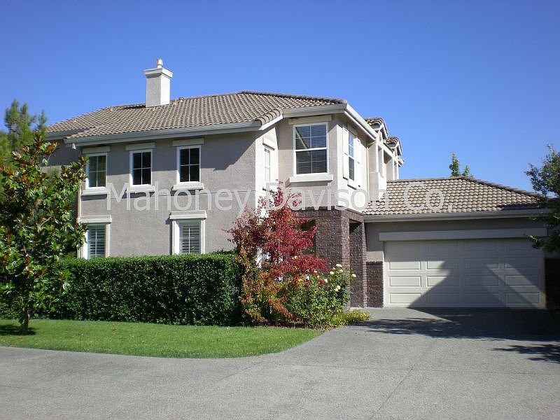1st image of 270 Cambridge Ln