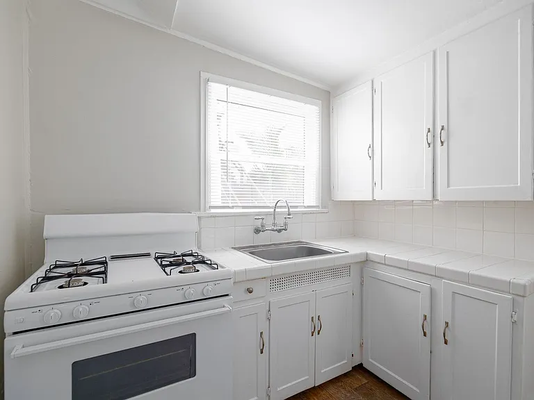 4380 McClintock St — Photo 7