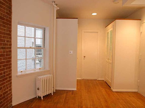 3rd image of 225 E 96th St APT 3RE