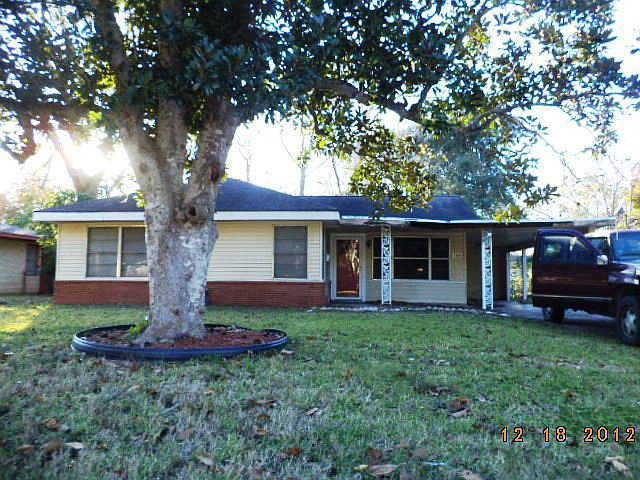 1st image of 163 Oak Dr