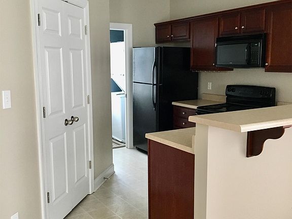 2nd image of 634 Wyndhurst Dr APT G