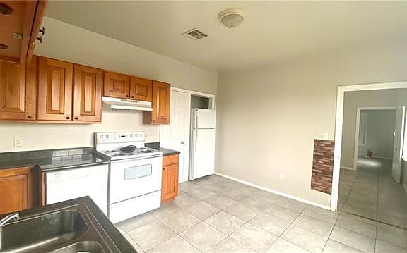 5th image of 323 Kenilworth St #C