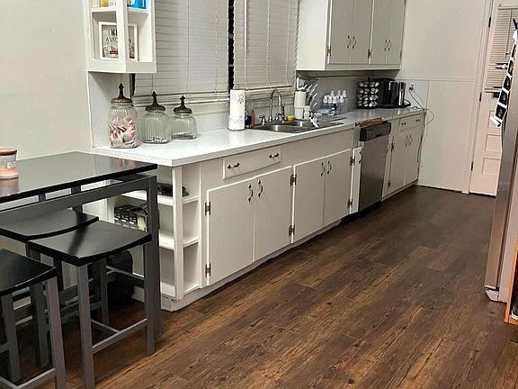 4th image of 213 Holly Dr