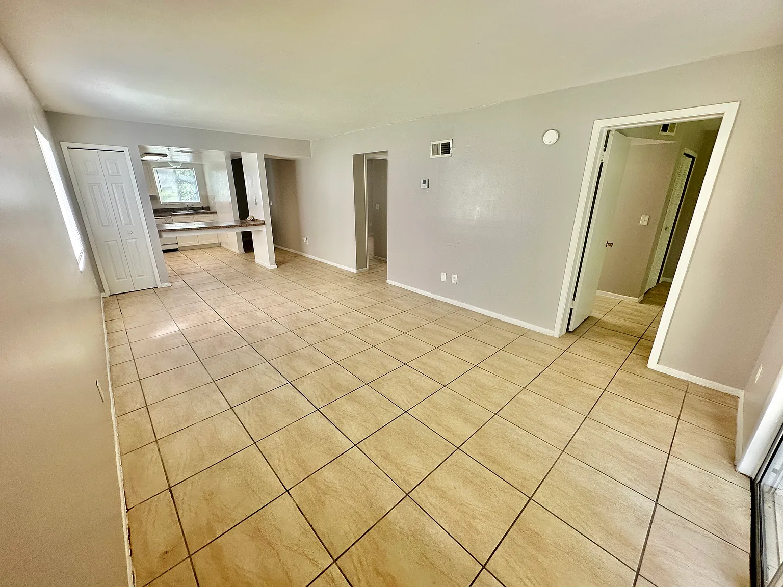 2549 S Oak Ave — Photo 4