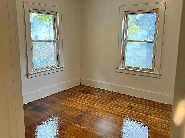 1054 Bay St — Photo 14