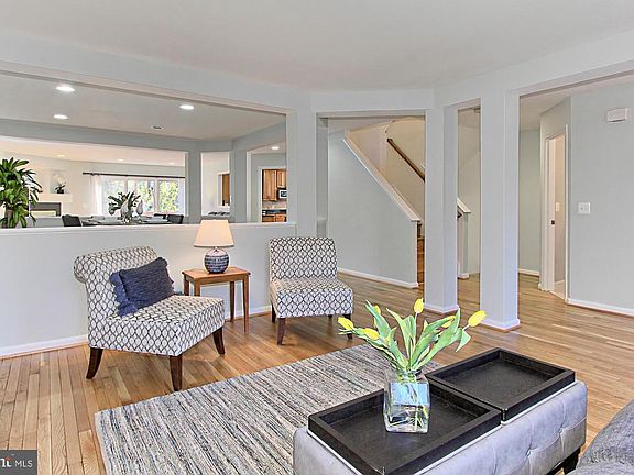 3rd image of 2309 Yvonnes Way