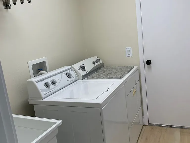 8143 Laurel Green Dr — Photo 11