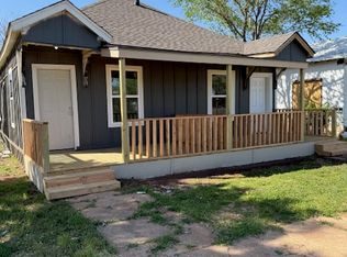 704 W Commerce St, Altus, OK 73521