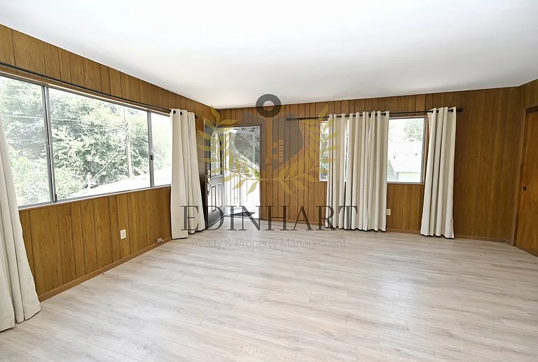 145 E University Ave — Photo 47