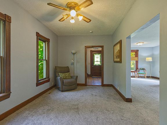 4th image of 440 3rd St SW