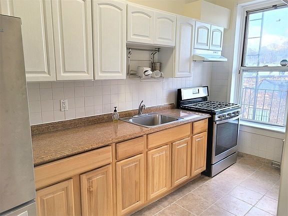 3rd image of 865 4th Ave #3