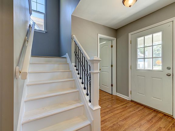 2nd image of 325 Memphis St