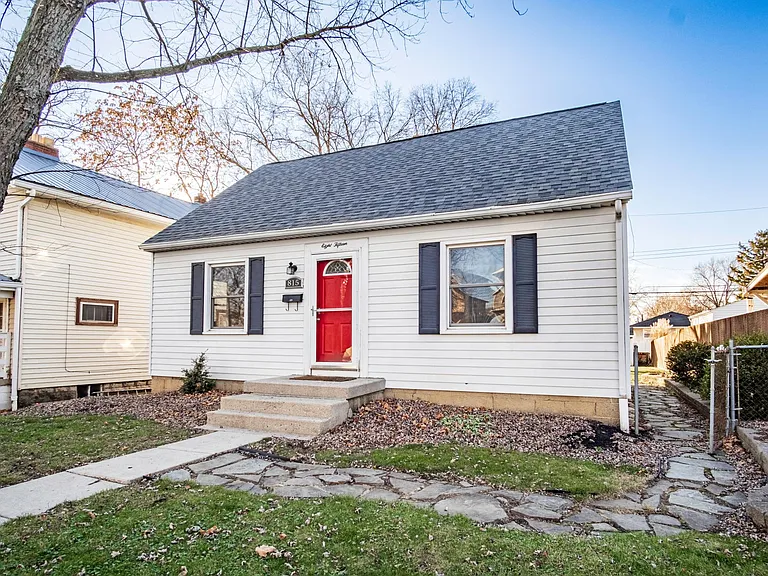 815 Thomas Rd — Photo 10