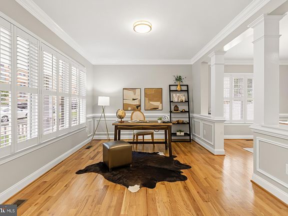 4th image of 828 N Wakefield St