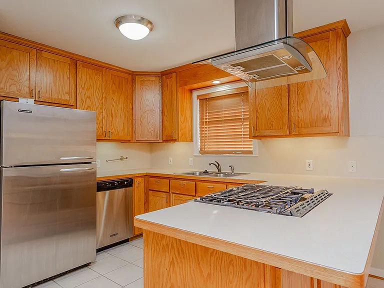 4501 Caswell Ave — Photo 6