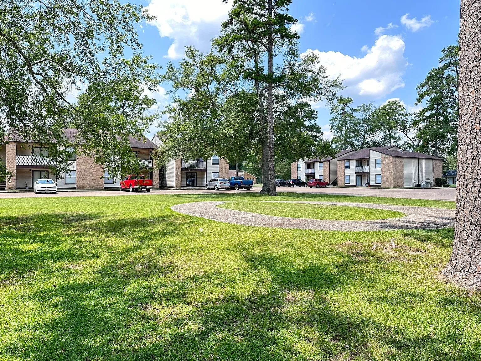 Brookhollow Apartments — Photo 2