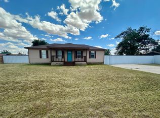 503 W 6th St, Hale Center, TX 79041