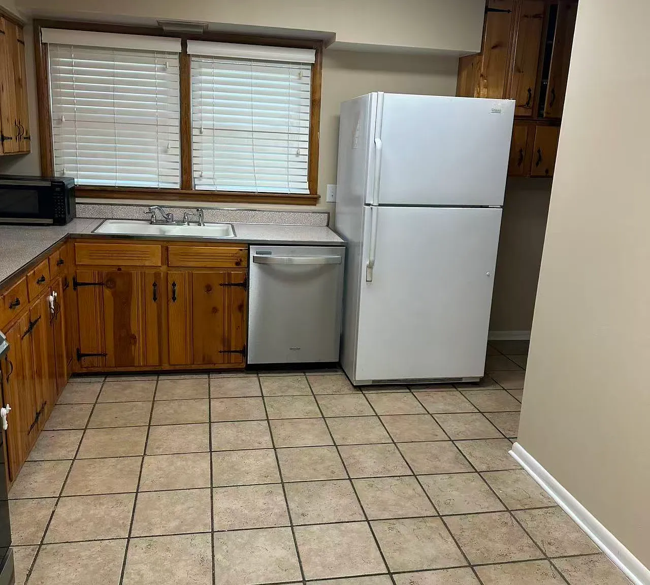 3 bed, 1698 sqft, $1,799 — Photo 4