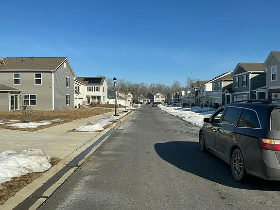 5th image of 230 Forest Edge Ave
