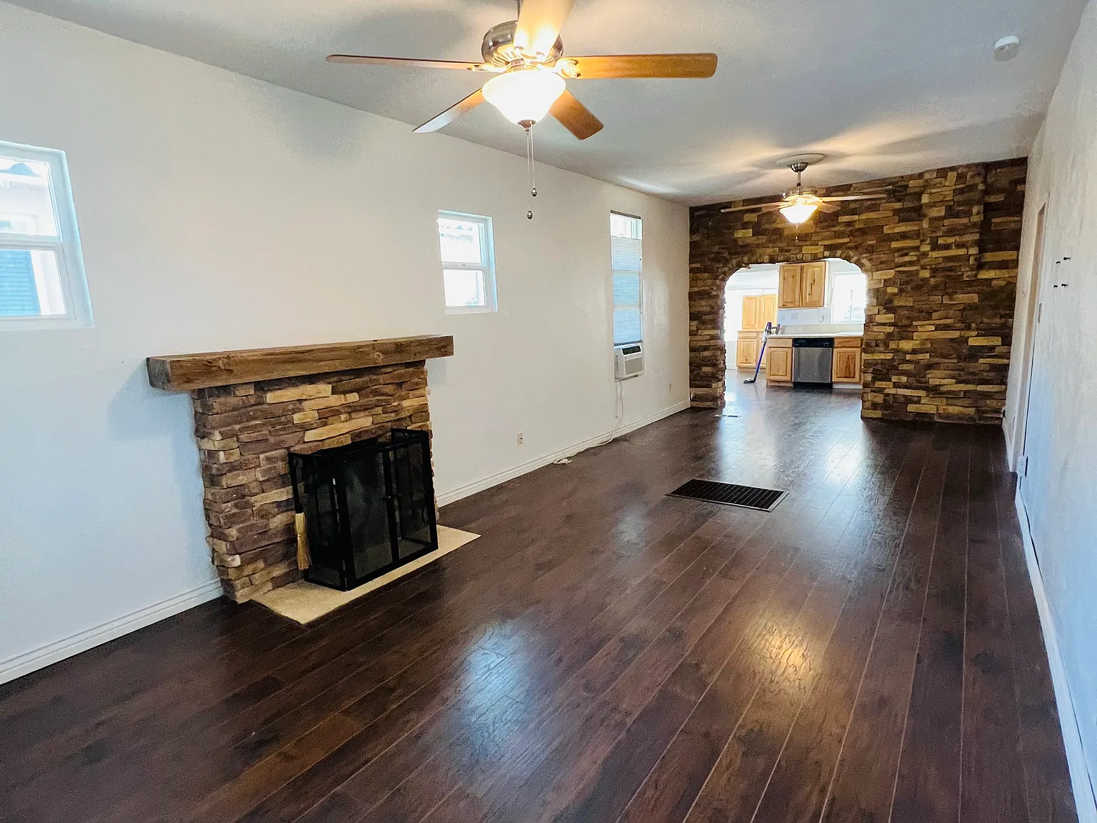 2 bed, 1150 sqft, $2,000 — Photo 2