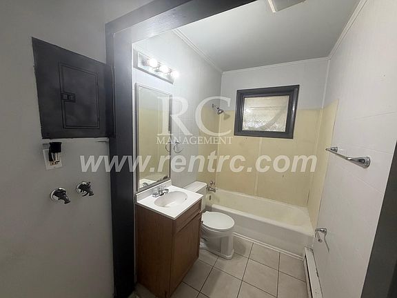 4th image of 912.5 James Pl