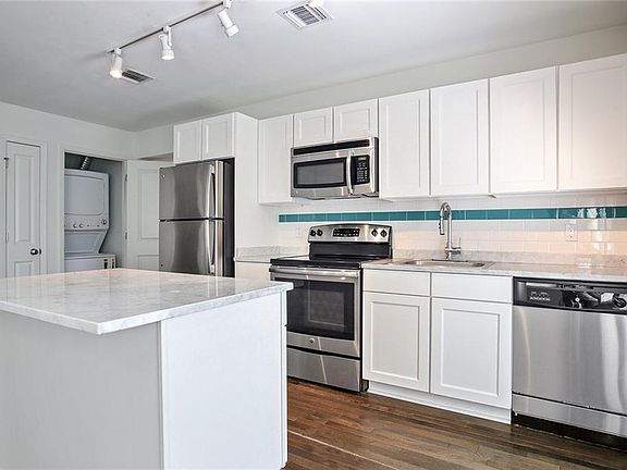 3rd image of 2833 Saint Charles Ave APT 39