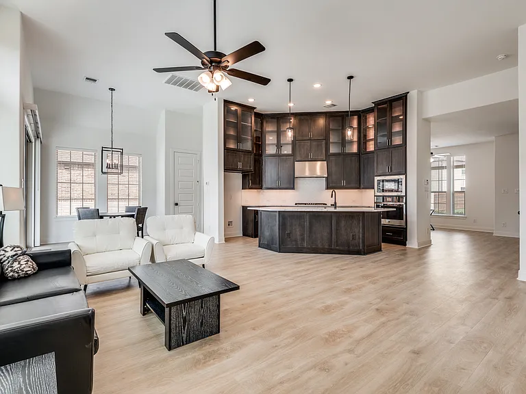 4800 Prairie Crest Ln — Photo 8